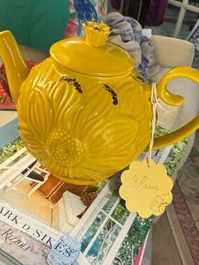 New Ceramic Painted TeaPot “In Bloom” Yellow Sunflower by Global Design